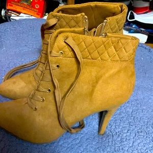 Brand new me too boots size 11 womens